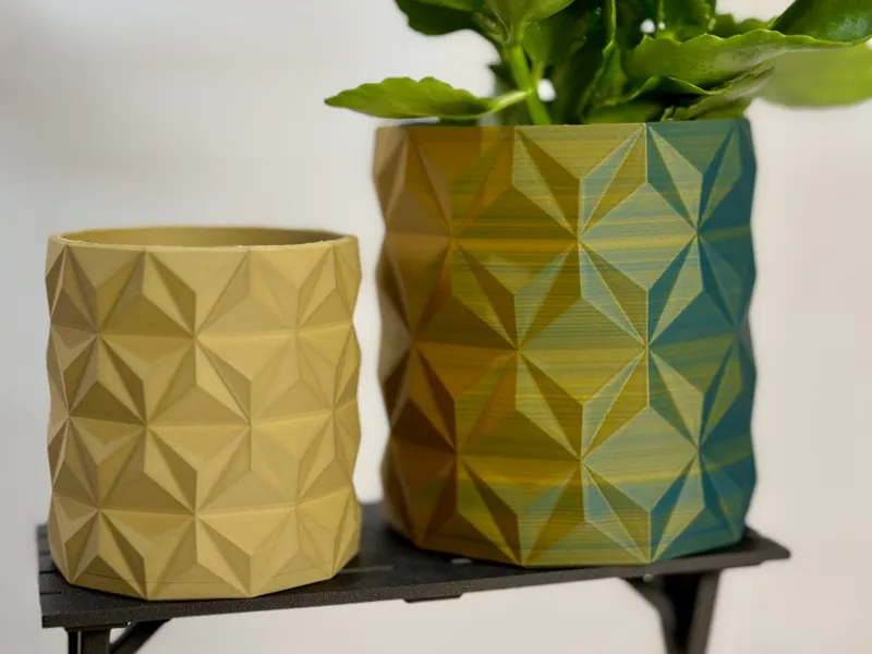 Trivexa - Geometric Diamond Pattern Planter 