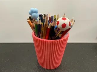 Stifthalter „Ribbed Cup“ – funktional & modern