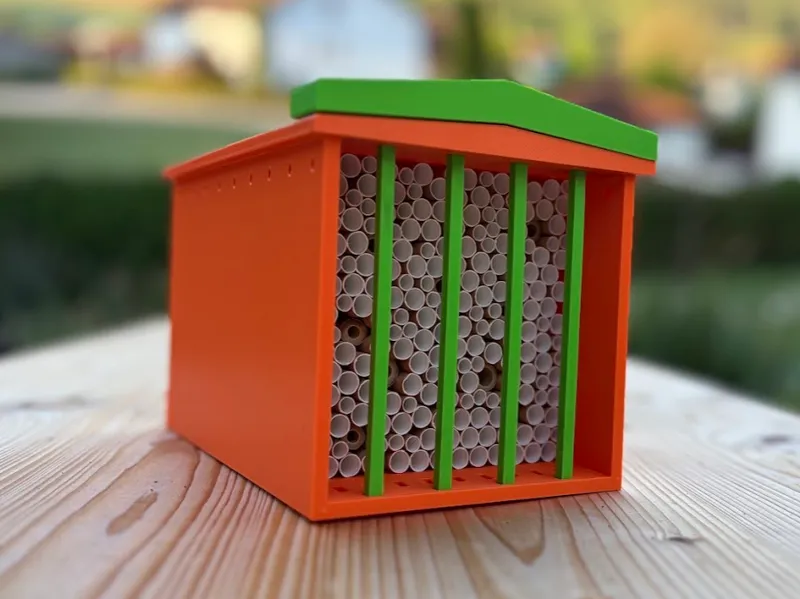 Bee House with Woodpecker Guard – 2026