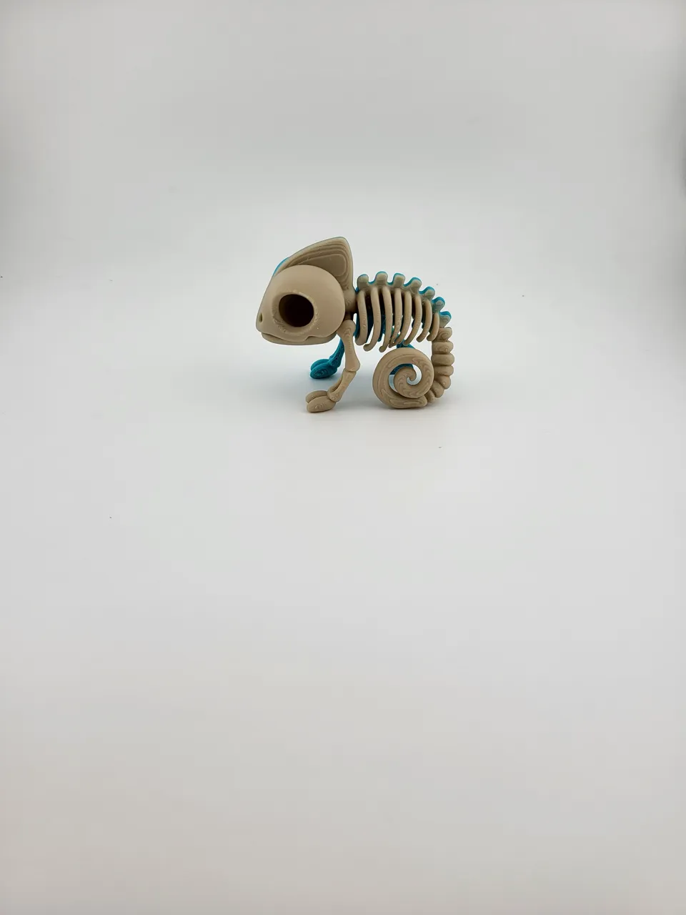 Skeleton Chameleon Figurine for Desk Shelf Decor view 2