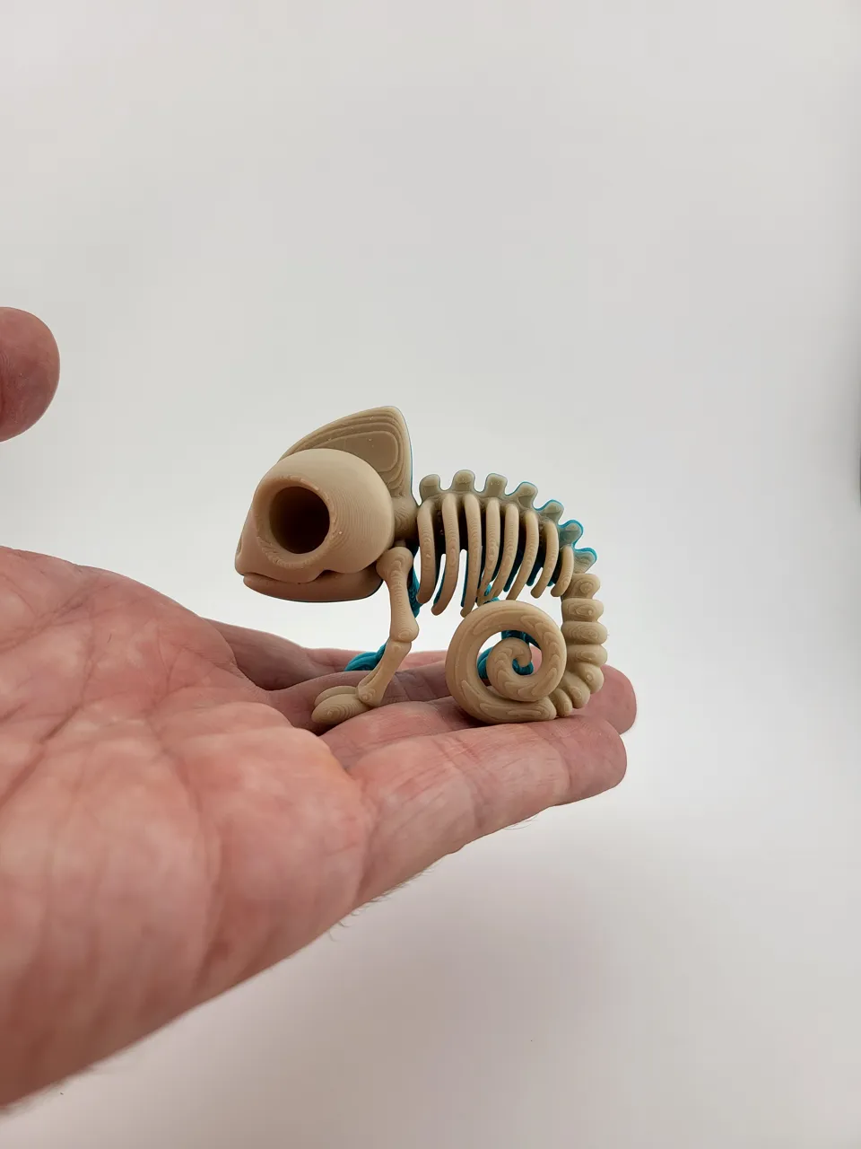 Skeleton Chameleon Figurine for Desk Shelf Decor view 4
