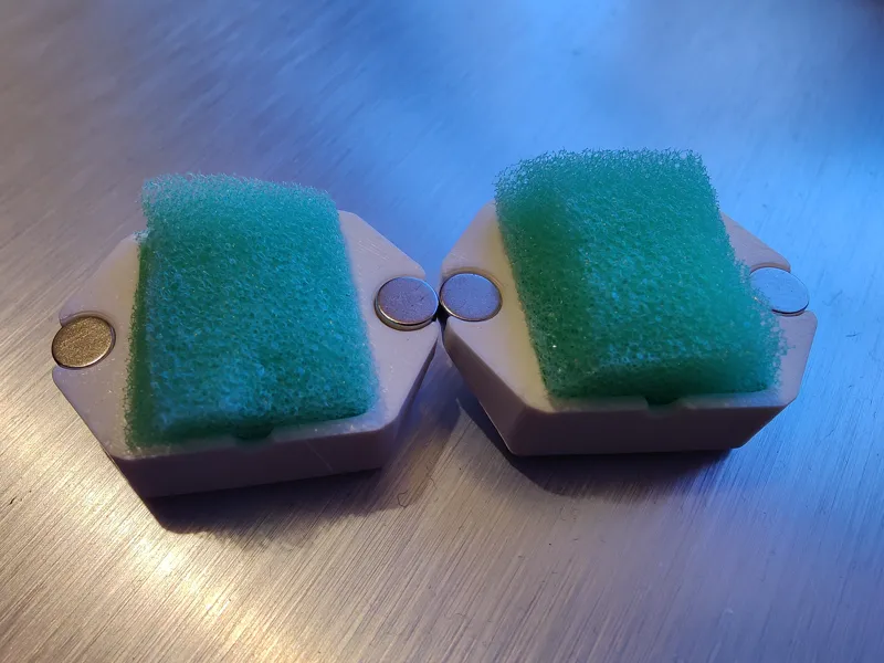 Magnetic filament cleaner