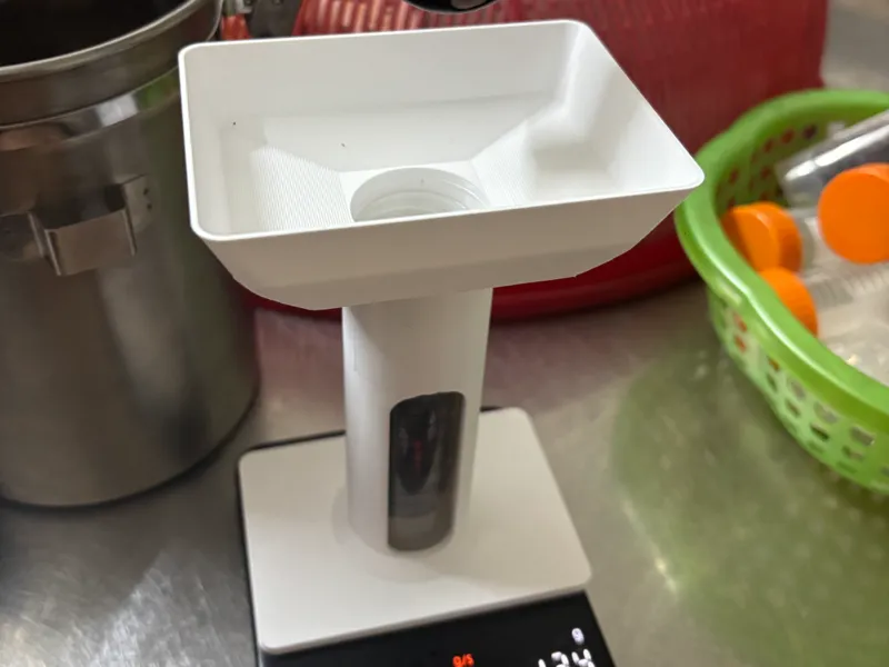Funnel for coffee bean single tube dosing tubes