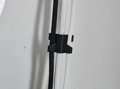 Simple and fast cable organizer
