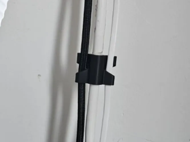 Simple and fast cable organizer