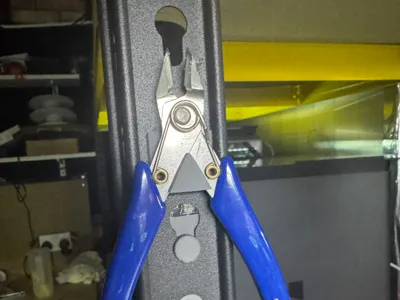 Snips hook for pallet racking