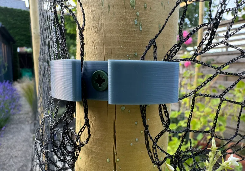 Tree stake net hooks double
