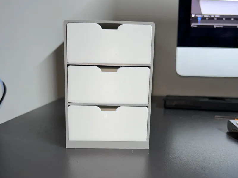 Drawer unit with three compartments