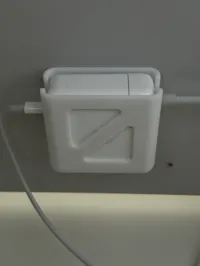 Support sous bureau pour chargeur USB-C Apple 67W — photo 1