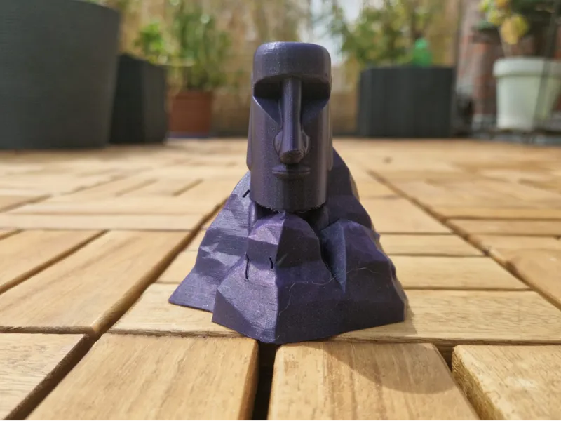 Moai Statue im Berg