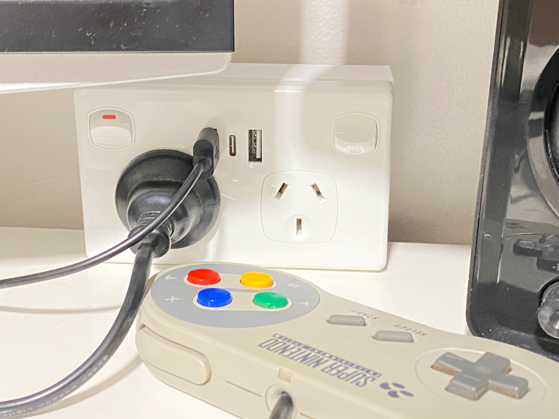 USB Power Point Mount Screw-On Desktop Outlet