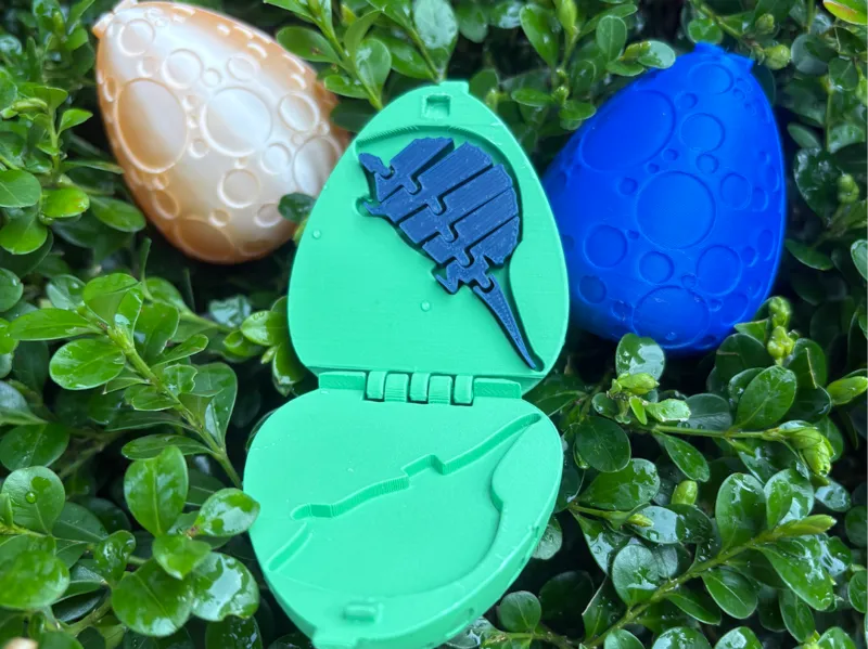 Flexi Edaphosaurus Egg - snaps shut