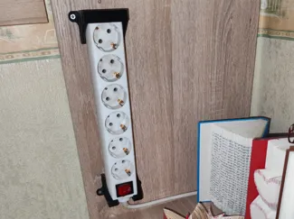 Wandhalterung Steckdosenleiste / Power strip
