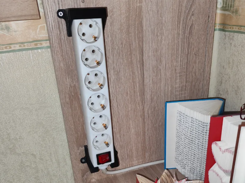 Wandhalterung Steckdosenleiste / Power strip
