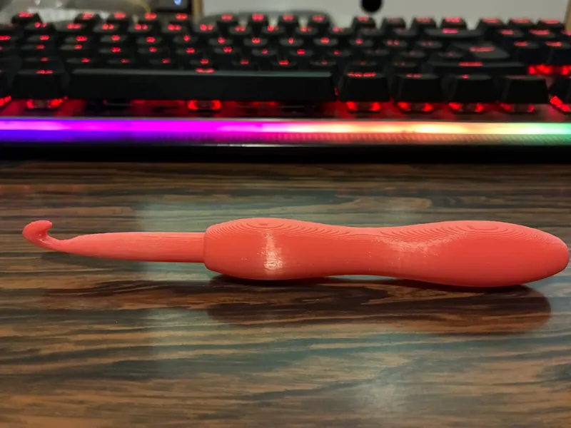 7.5  mm crochet hook with ergonomic handle 