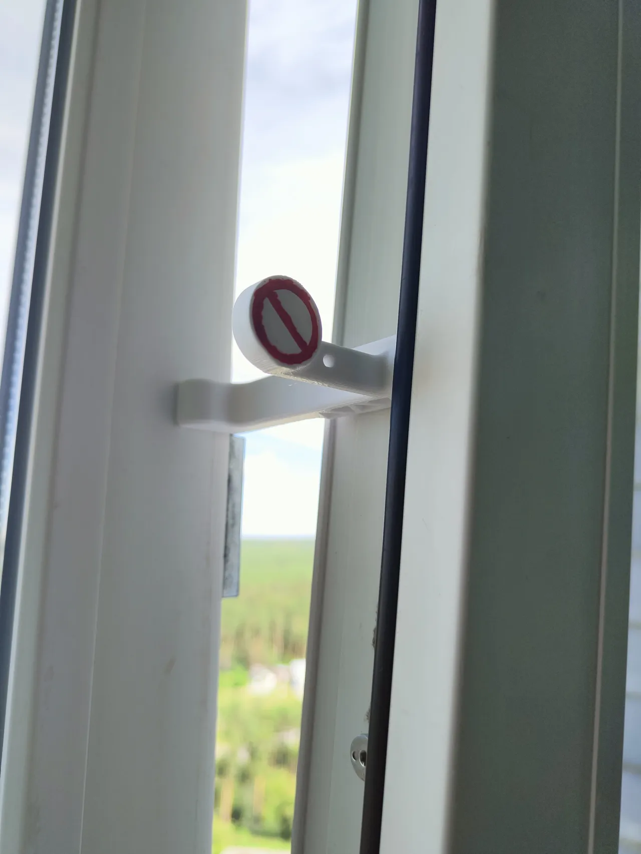 Window Gap Restrictor & Anti-Slam Draft Stopper view 3