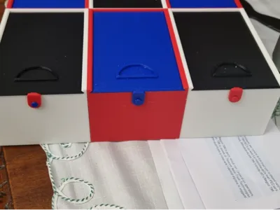 Box with sliding plate