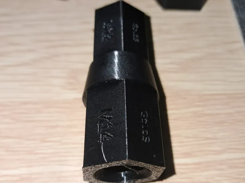 Adaptador hembra rosca metrica parametrizable