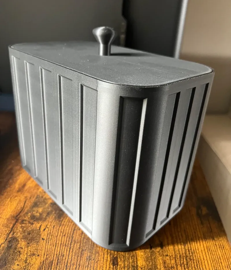 Desk trash bin