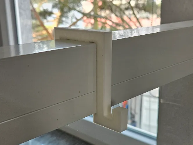 Haken für Trennwände aus Alu-Profilen 50x65mm
