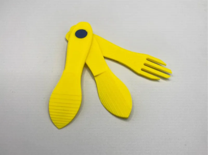 Collapsible travel cutlery