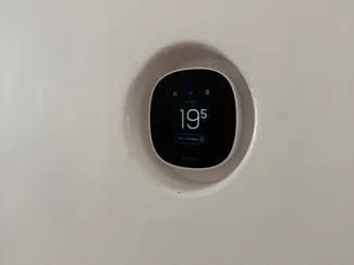 In-wall/flush thermostat mount