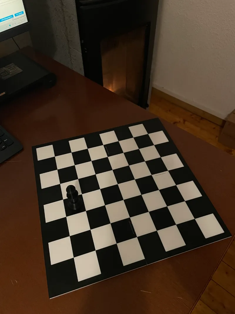 Minimal chess board