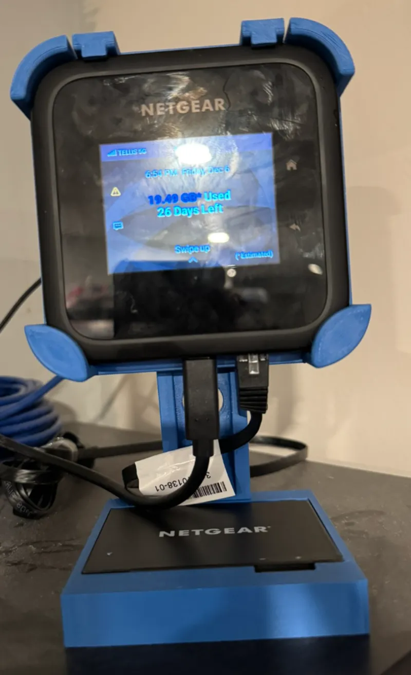 NETGEAR Nighthawk M6 Pro 5G Mobile Hotspot Stand