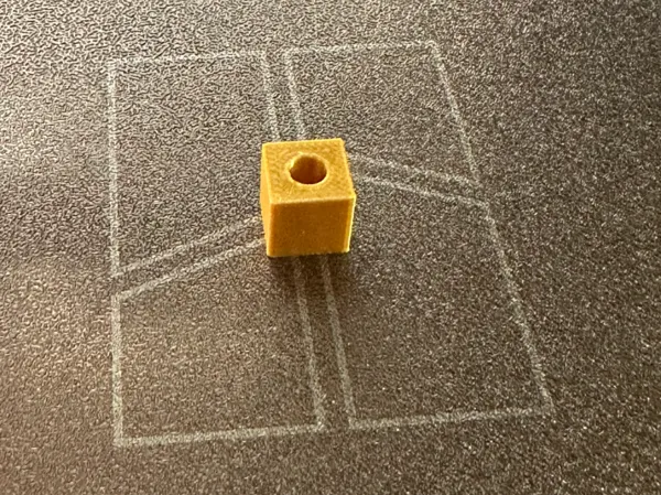 Cube fidget percé