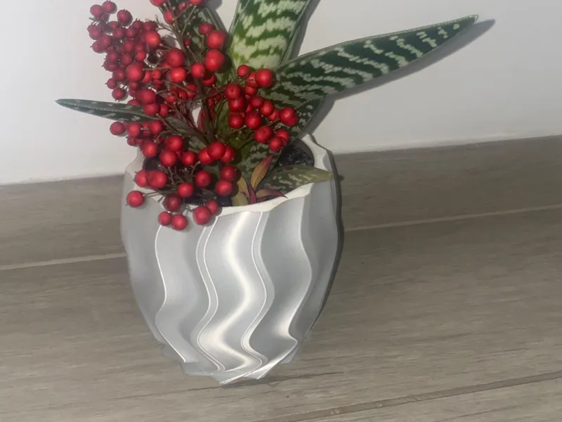 medium twist vase