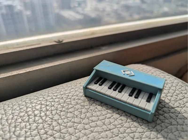 Piano keychain