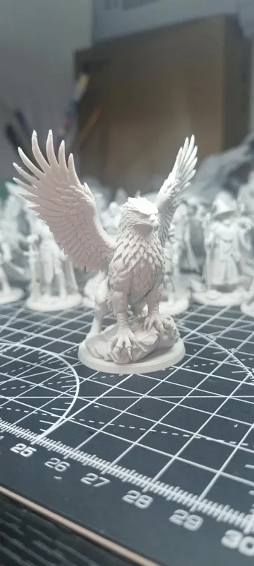 Figura decorativa: Griffon D&D Miniature (70mm) — vista de referencia 5