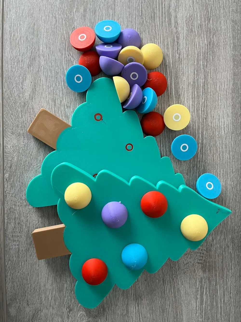 Christmas Tree Magnet Board - Free 3D Print Model - MakerWorld