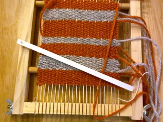 Shuttle for mini loom