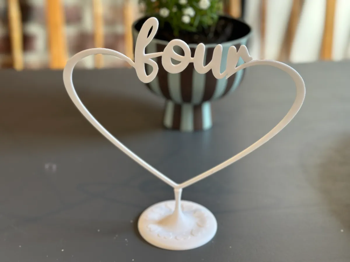 Marque-table mariage en forme de cœur