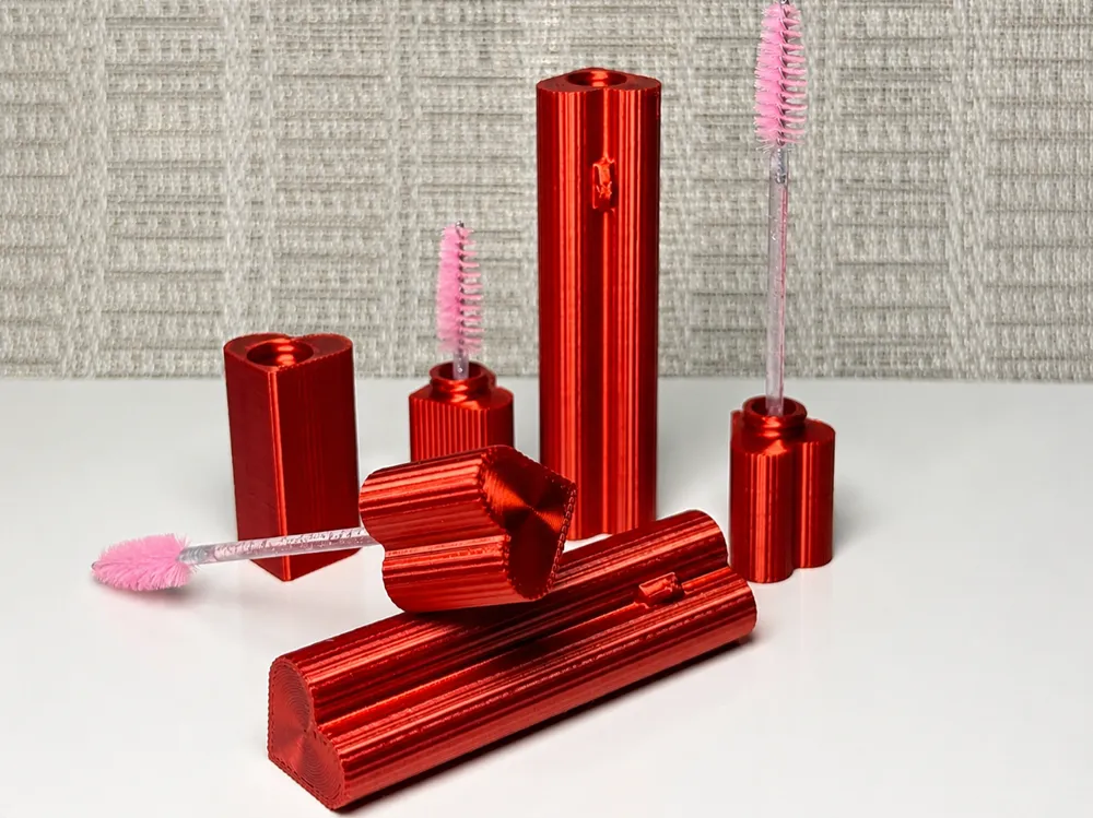Soporte: Lash & Brow Brush Holder – Heart Edition. Referencia del modelo original.