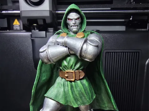 Pieza para disfraz o exhibición: Doctor Doom – The Sovereign of Latveria — referencia de MakerWorld