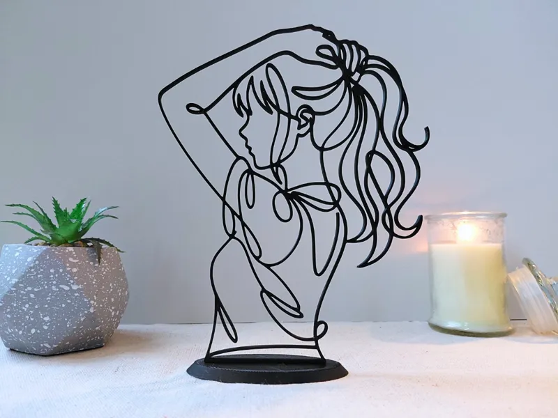 Line Art Desk Statue – Woman Tying Hair