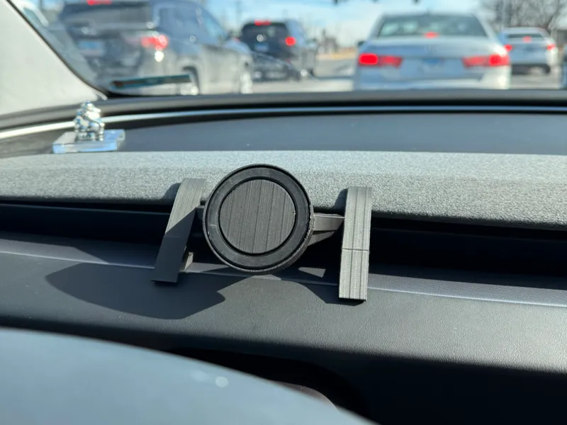 Magsafe mount for Tesla Model 3 Highland
