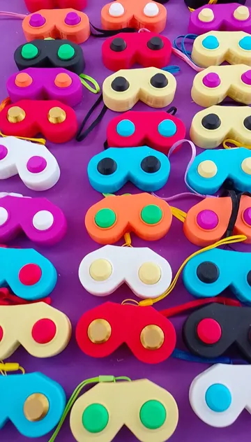 Objeto manipulable: Kingpin Gamer Pocket Clicker — vista de referencia 3