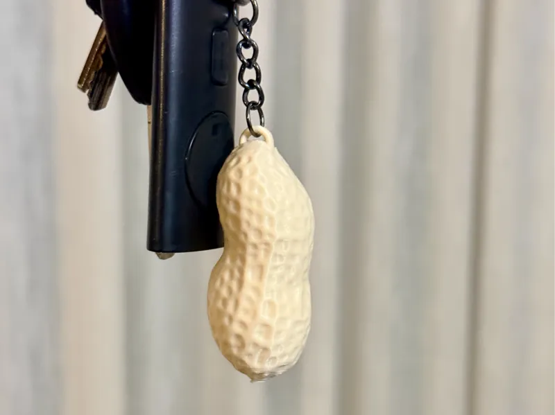 Peanut keychain - Fast and light