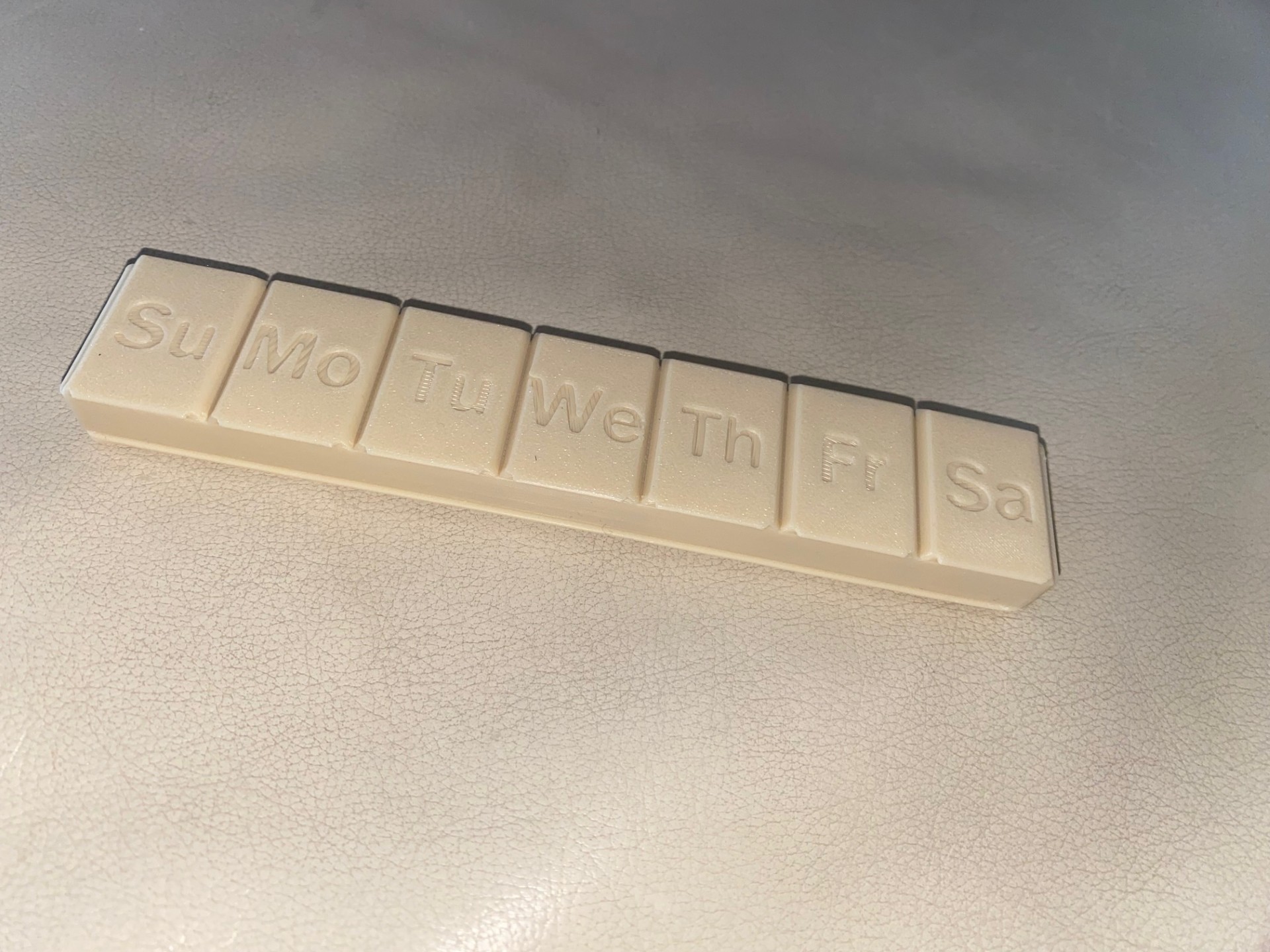 Miniatura 4 do modelo 3D 7 / 14 Day Hinged Pill Boxes