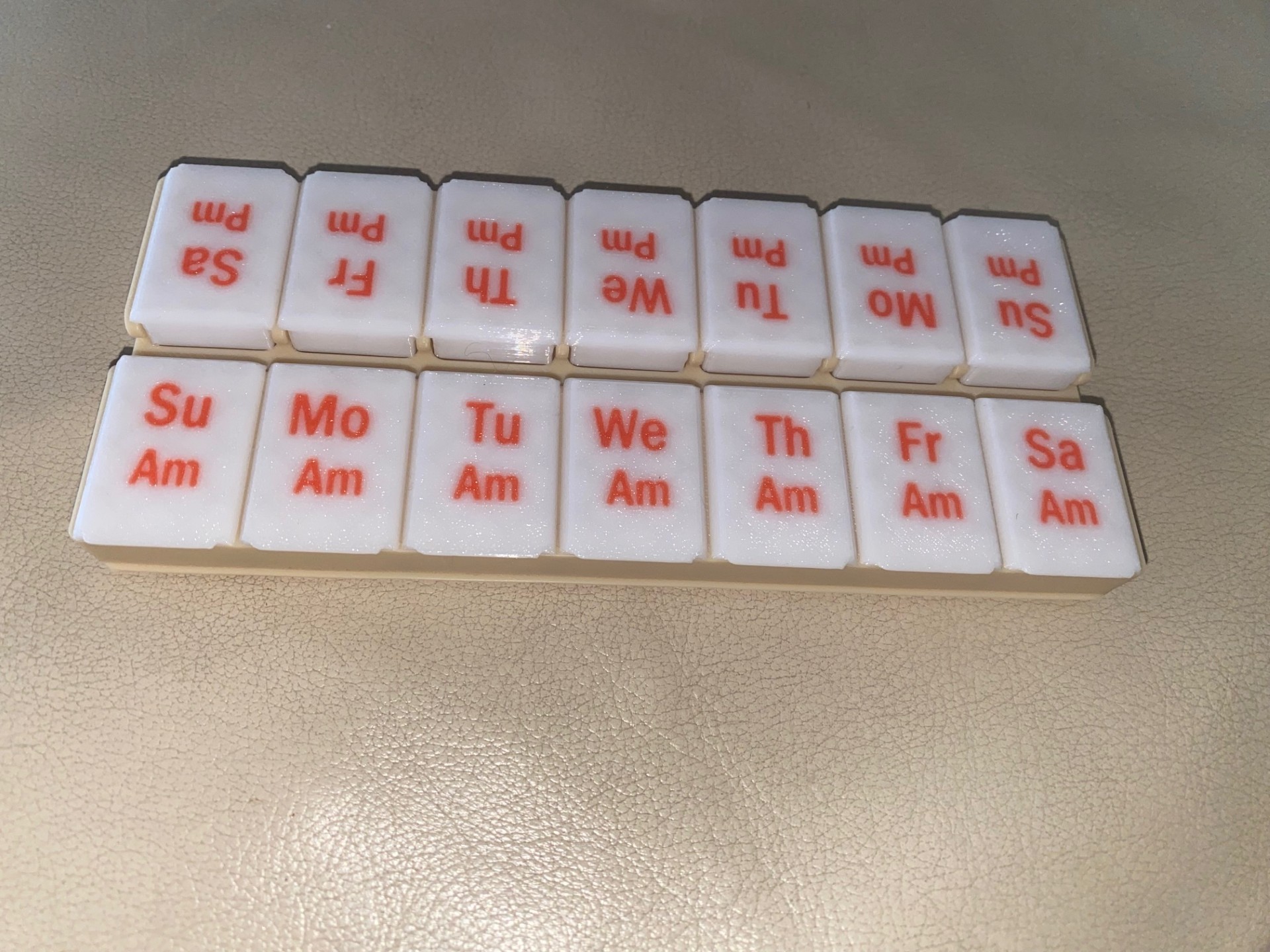 Miniatura 1 do modelo 3D 7 / 14 Day Hinged Pill Boxes