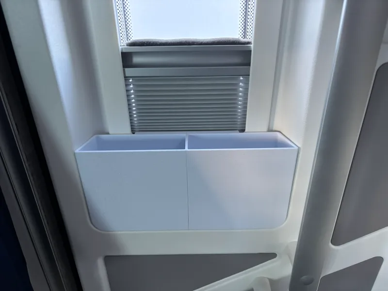 Box für Bürstner Lineo T690 Tür im Fensterbereich