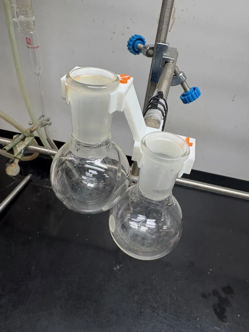 Flask Neck Lock Round bottom flask - two easy lock connectors - Free 3D Print Model ...