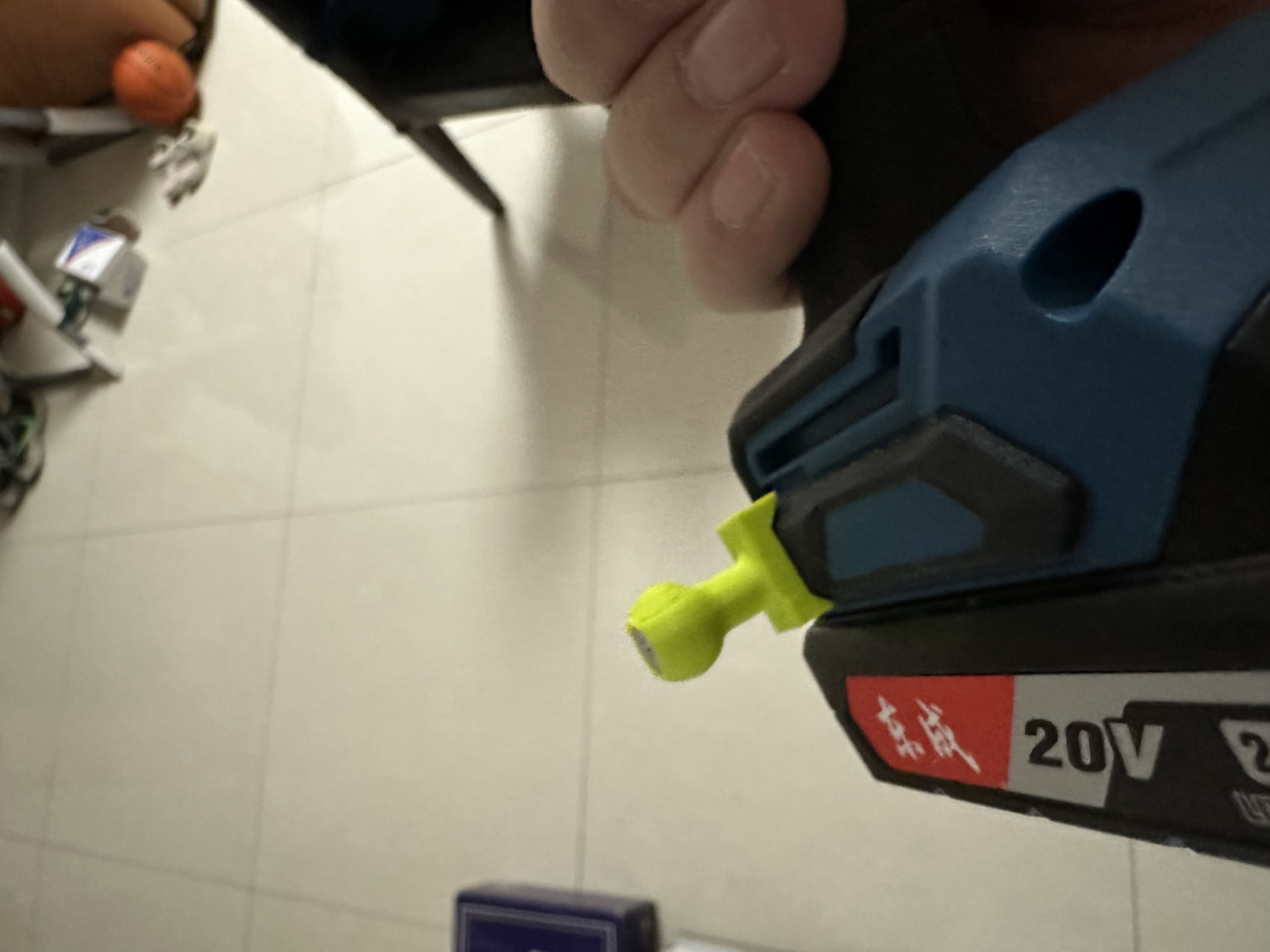 Miniatura 1 do modelo 3D 自锁快挂-V2版本-左右双卡槽-锁杆改进