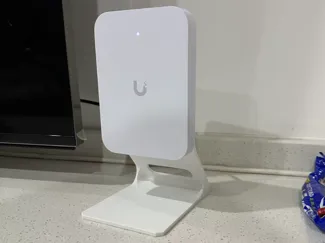 U7 in-wall desktop stand