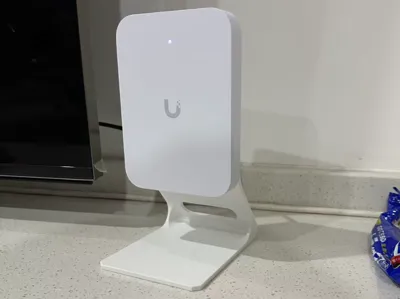 U7 in-wall desktop stand