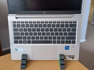 Vertical laptop stand. Ideal For Camera Mode