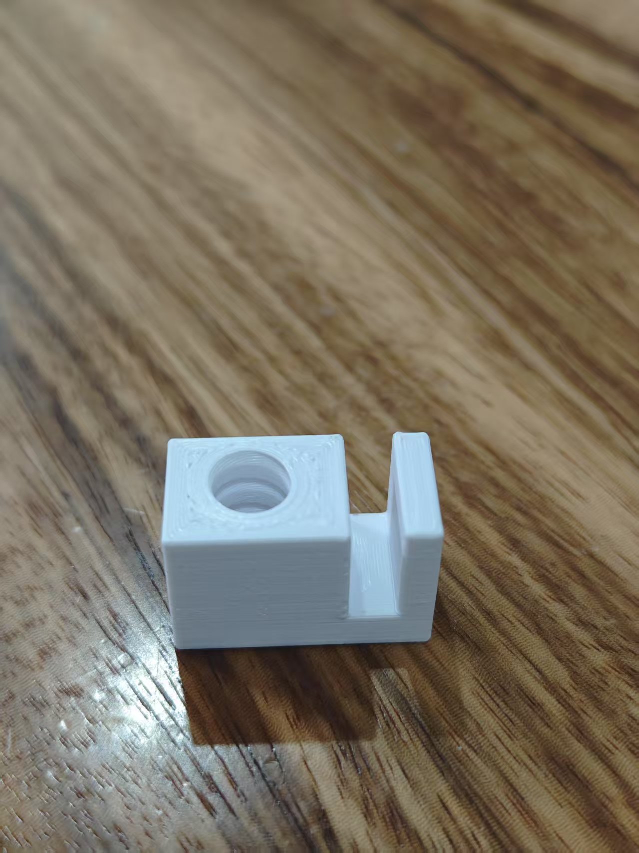 Miniatura 4 do modelo 3D 鱼缸隔离盒 孵化盒 繁殖盒  可调高度 适配各种厚度鱼缸